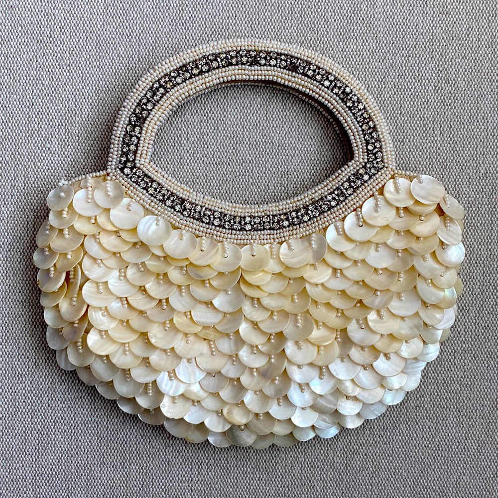 Pearlescent clutch